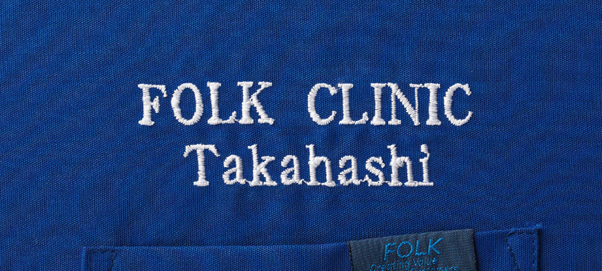 プリントや刺繍で、スクラブをカスタマイズできます