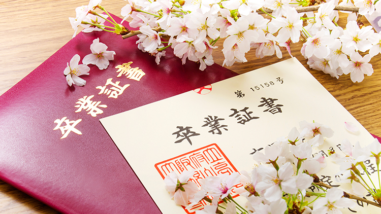 卒業の日、仲間との記念に