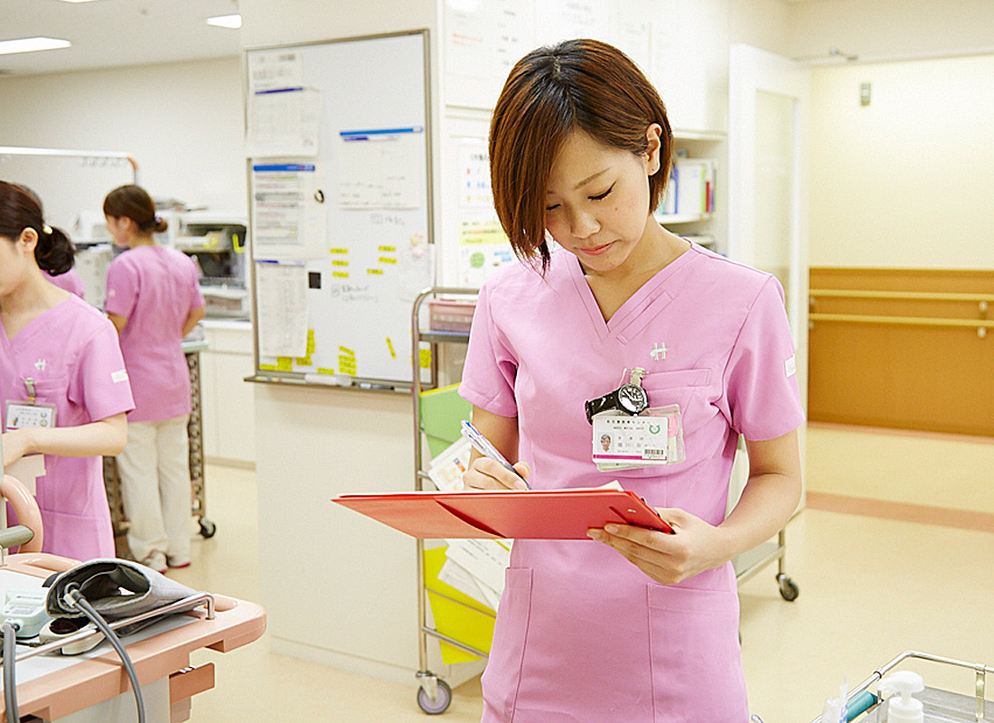 独立行政法人国立病院機構名古屋医療センター のユニフォーム採用事例 医療白衣 事務服ユニフォームのフォーク