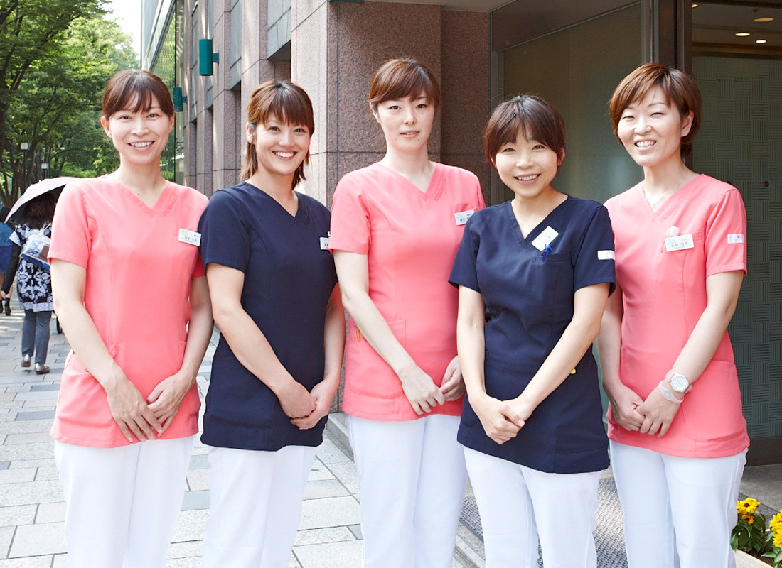 伊藤病院 のユニフォーム採用事例 医療白衣 事務服ユニフォームのフォーク
