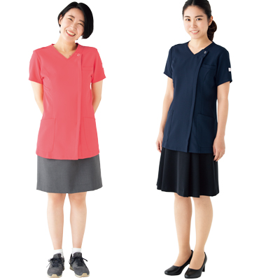 事務員　スカート　社員紹介　病院 白衣と事務服を作るフォークからの新提案「事務スクラブ」のメリット3選 | メディカルウェア・スクラブ / 介護ユニフォームはFOLK(フォーク)